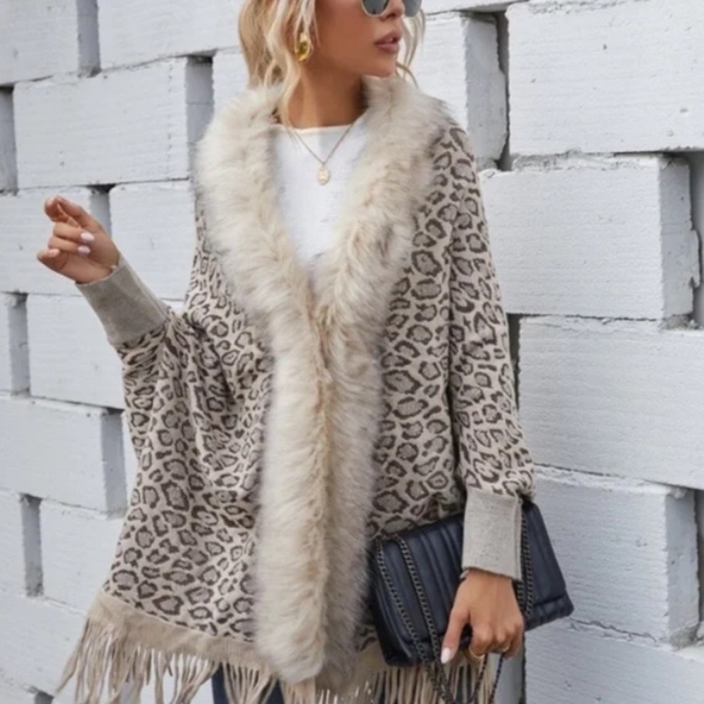 Cozy vegan fur leopard print tassel poncho shawl scarf wrap cardigan - Picture 5 of 7